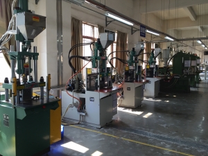 Wire extruding line